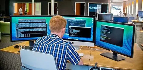 IT行業(yè)的高薪還能維持多久？技術(shù)開發(fā)人才的機遇與挑戰(zhàn)